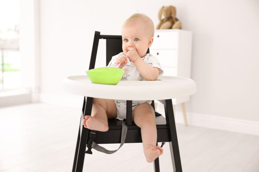 vyčistit dětskou jídelní židličku