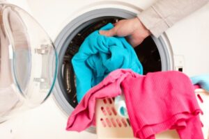 Jak odstranit nepříjemný zápach z pračky